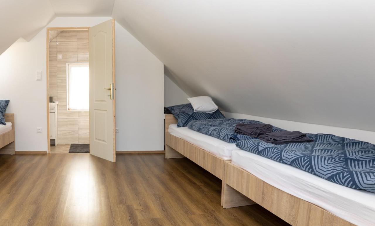 Takacs Pince Apartman Hajos Ngoại thất bức ảnh