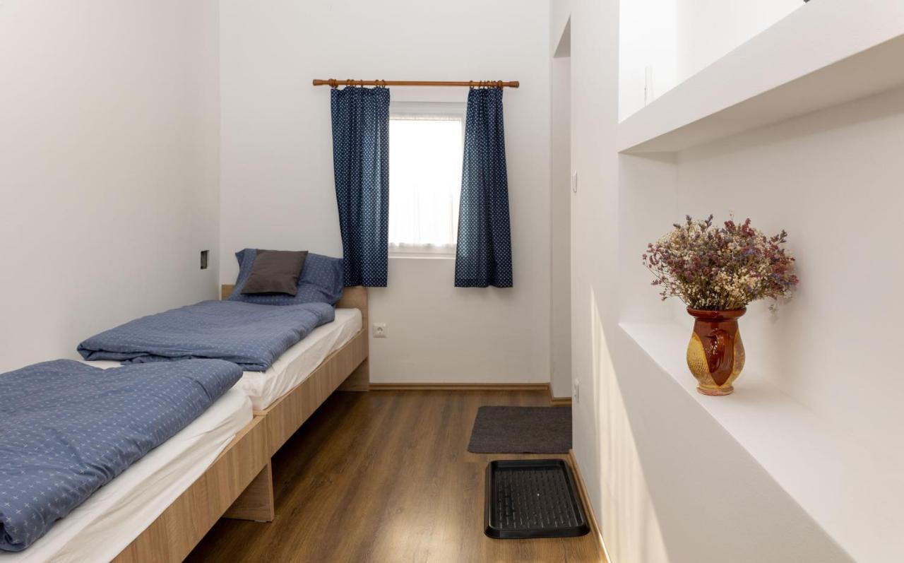 Takacs Pince Apartman Hajos Ngoại thất bức ảnh